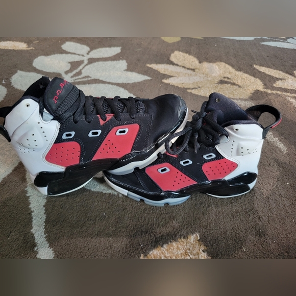 Jordan 6-17-23 Carmine 4.5Y - Picture 2 of 9